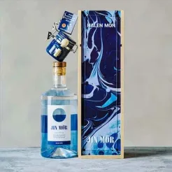 A gift set of welsh gin with a hint of pure sea salt