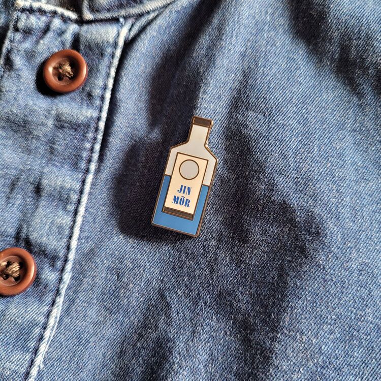 Jin Môr Enamel Pin