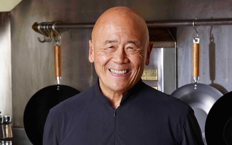 Panad gyda … Cogydd Ken Hom OBE