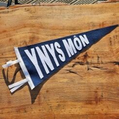 Ynys Môn Pennant Flag